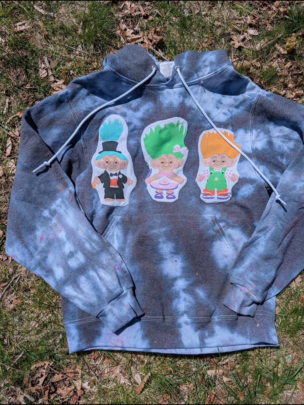 Tie-Dye Vintage Troll Applique Hoodie in Gray and White